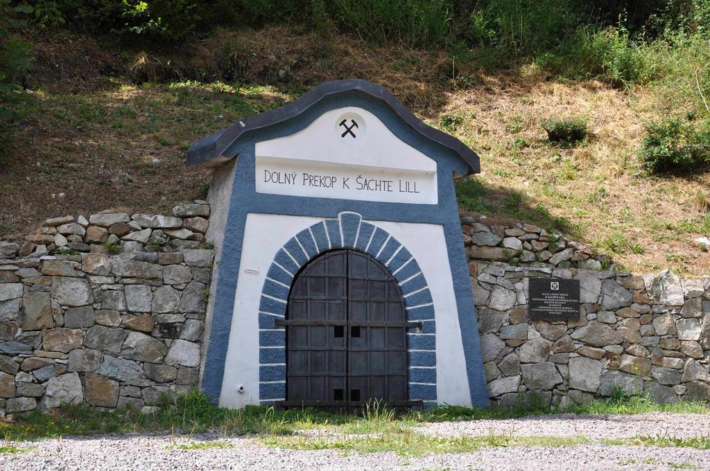 Penzion Bansky Dom Banská Štiavnica エクステリア 写真